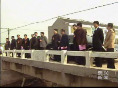 市人大代表視察農(nóng)村河道疏浚工作