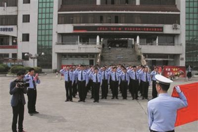 ���P�h�Ĺ�s���y(t��ng)�̓�(y��u)�����L(f��ng)���Mһ�������h�T���R����ӛ�h����ּ�������h�T�s�u�к�ʹ���У��B�Ձ�������_չȫ�w�h�T���н������h֧����ӛ�oÿ���h�T����h�ա����h�����ĵȻ�ӣ�׌�h�T���������ݣ�չʾ�h�T���󣬽���Ⱥ���O(ji��n)����������(g��u)����(zh��n)�������������h�T������(y��u)�����h���������h�������¸�֣��������M���ɌW(xu��)һ�����W(xu��)��(x��)���������õط���(w��)�ط���(j��ng)������l(f��)չ���ṩ�������ľ��������˼�뱣�C�����^܊ �S����